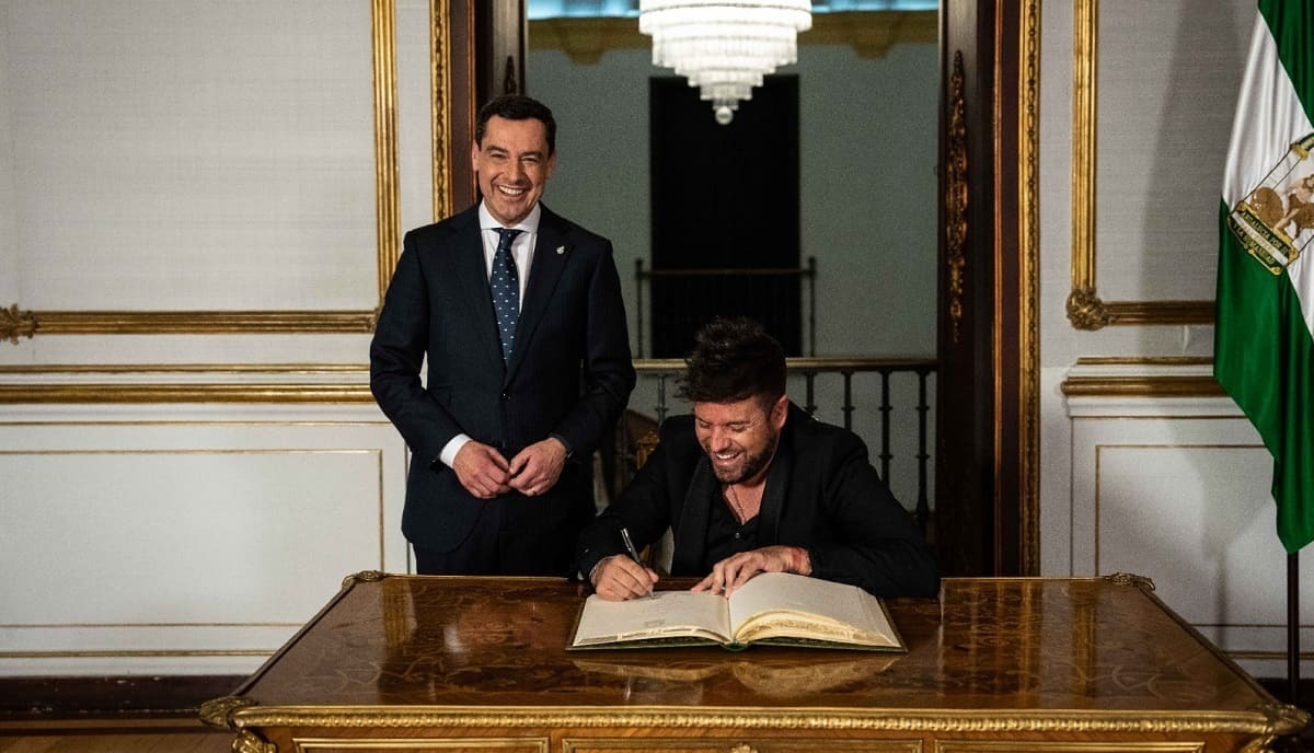 Juanma Moreno, junto a Pablo López en la recepción previa en San Telmo