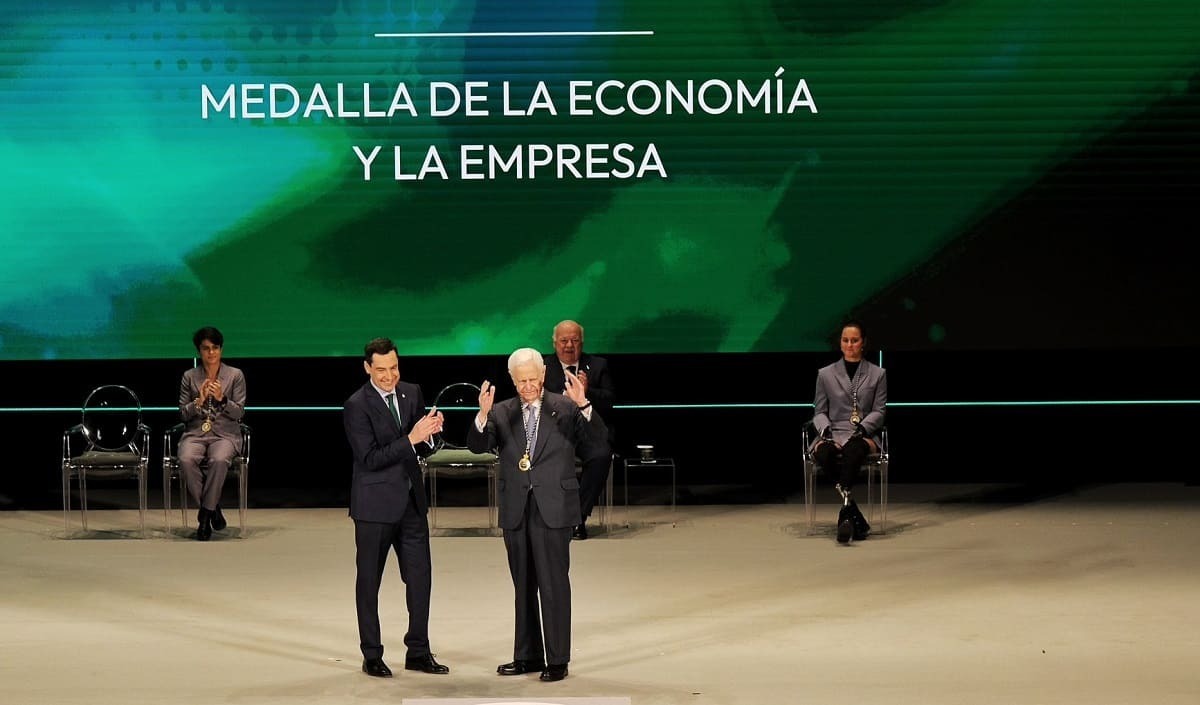 Medalla Economía y Empresa