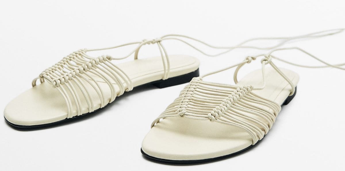 Sandalias planas multicuerdas
