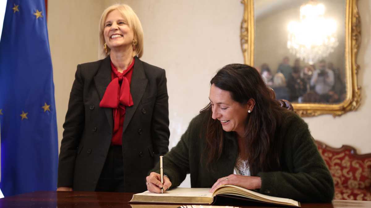 Visita de Loles López al Ayuntamiento de Jerez | Cristo García