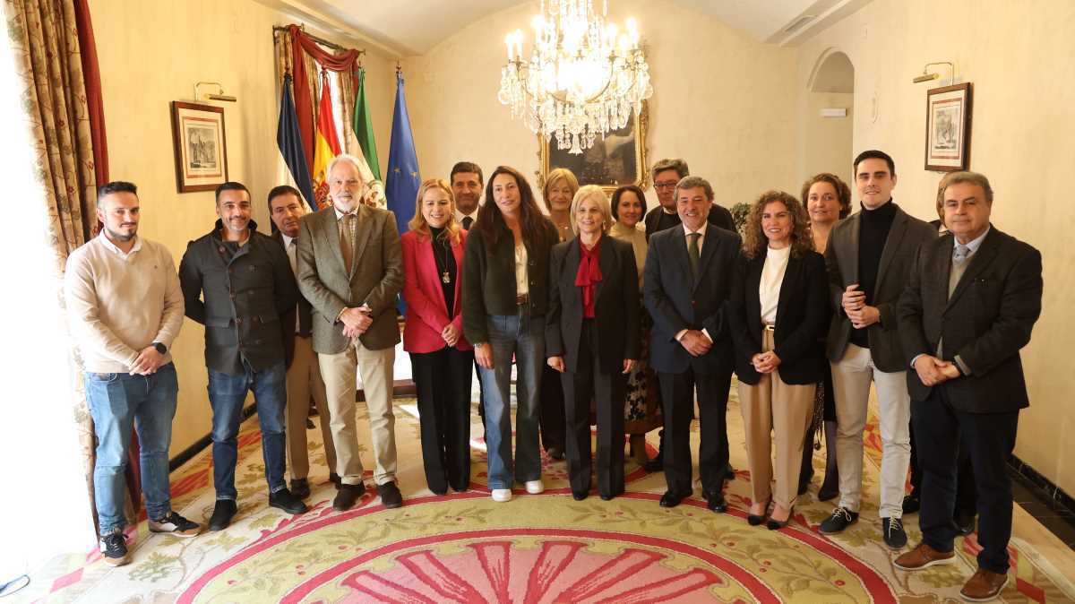 Visita de Loles López al Ayuntamiento de Jerez | Cristo García