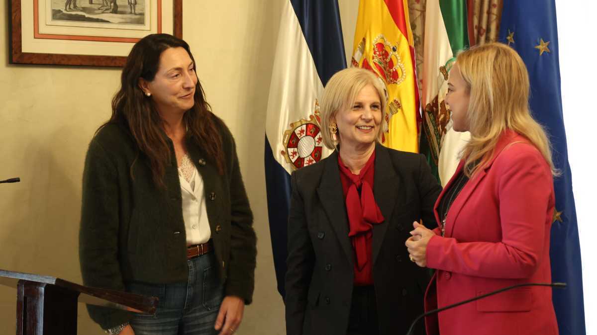 Visita de Loles López al Ayuntamiento de Jerez | Cristo García