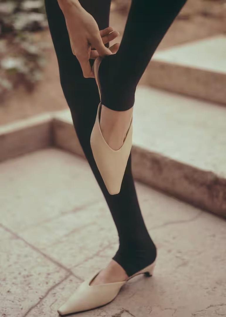 Los zapatos de tacón de piel con punta de Mango