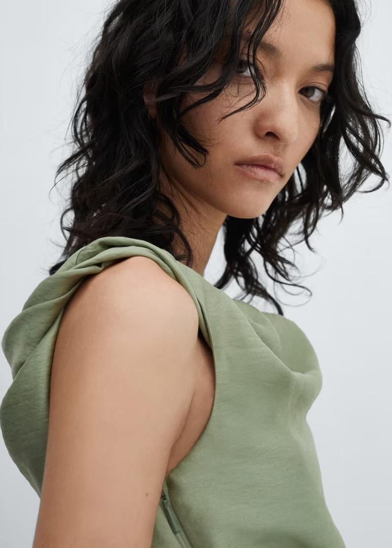 El nuevo vestido asimétrico fruncido de Mango