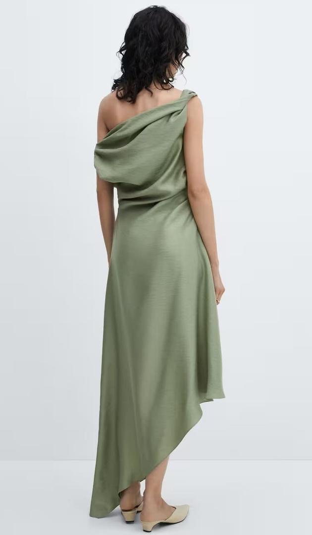 El nuevo vestido asimétrico fruncido de Mango