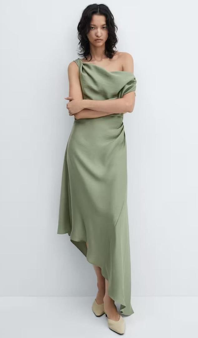 El nuevo vestido asimétrico fruncido de Mango