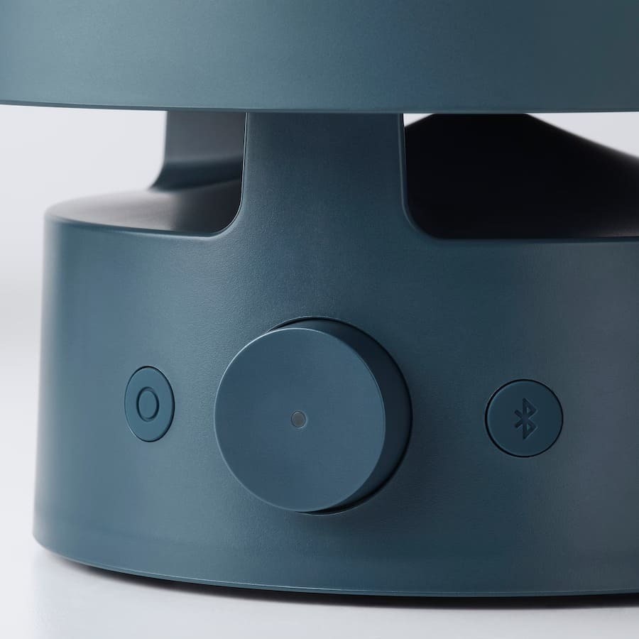 La lámpara con altavoz y Bluetooth para exterior VAPPEBY de Ikea