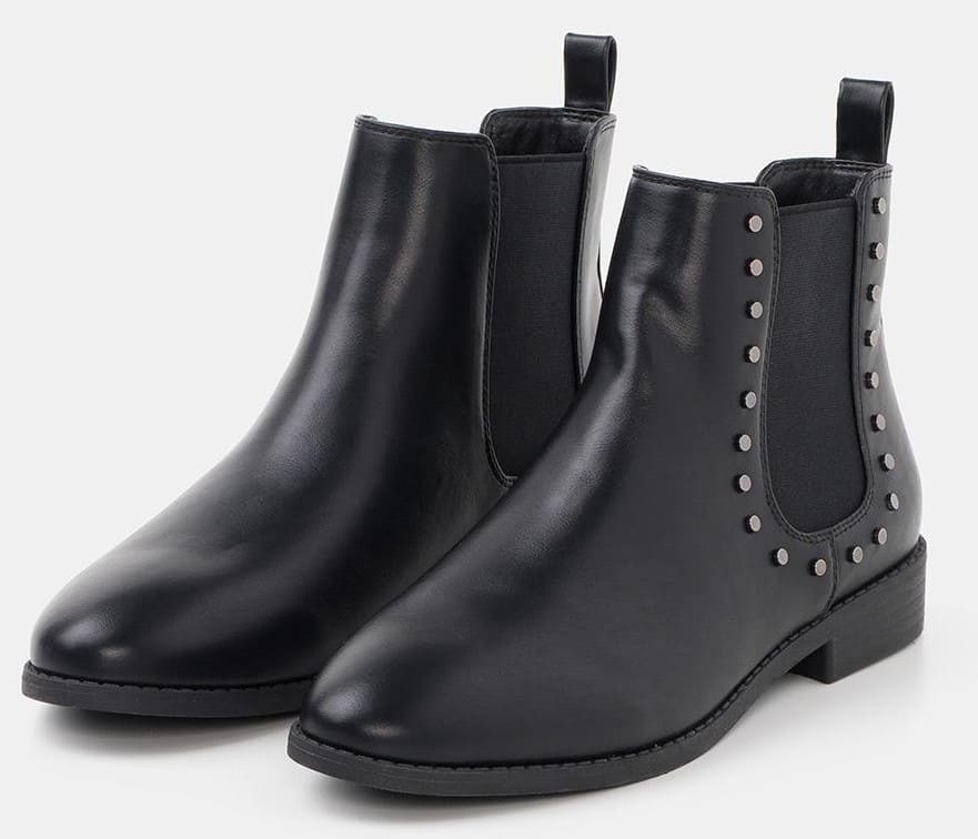 Botines Chelsea con tachas decorativas