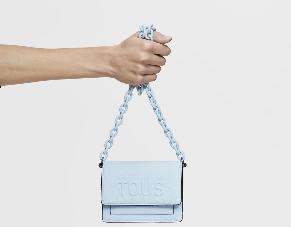 Bolso mini bandolera azul claro de la colección La Rue New de Tous