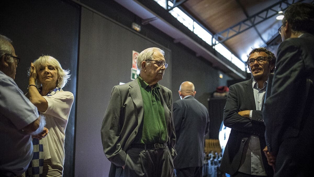 Carlos Díaz, junto a Teófila Martínez y José María González Kichi