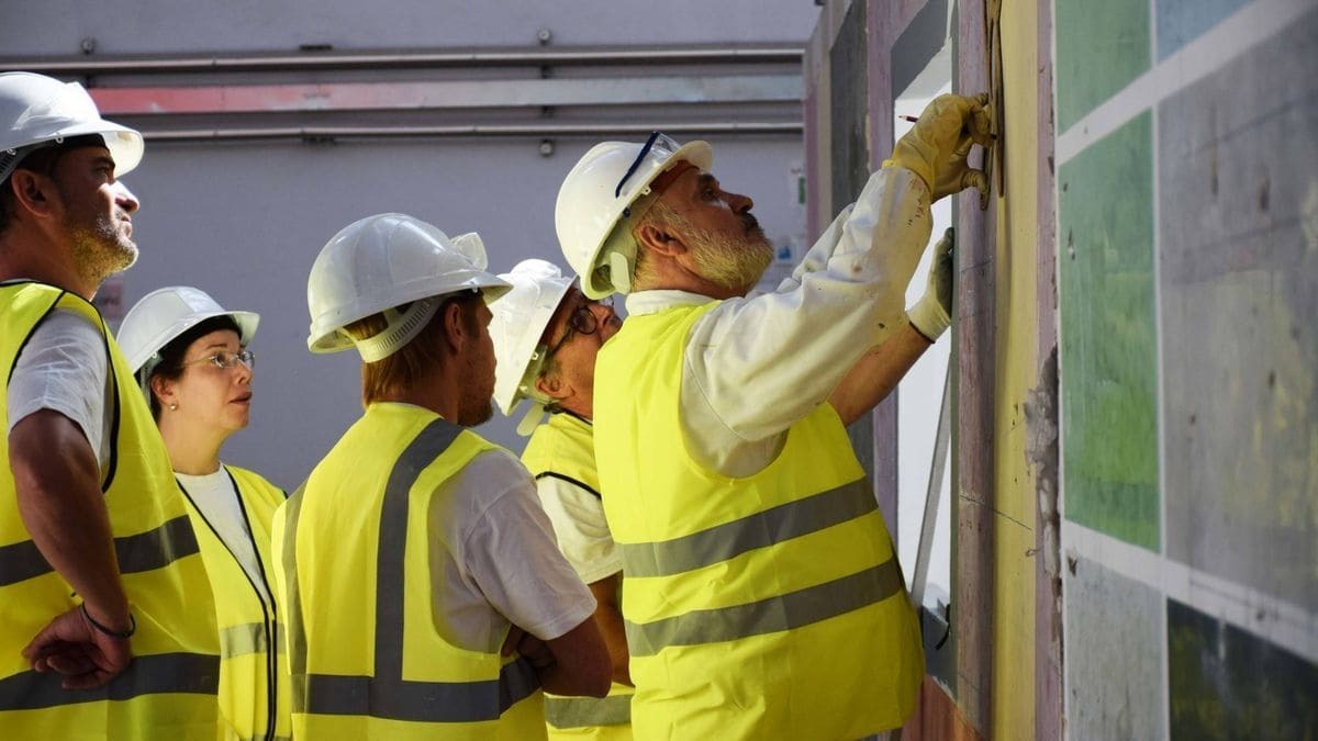 Personas trabajando en el sector de la construcción
