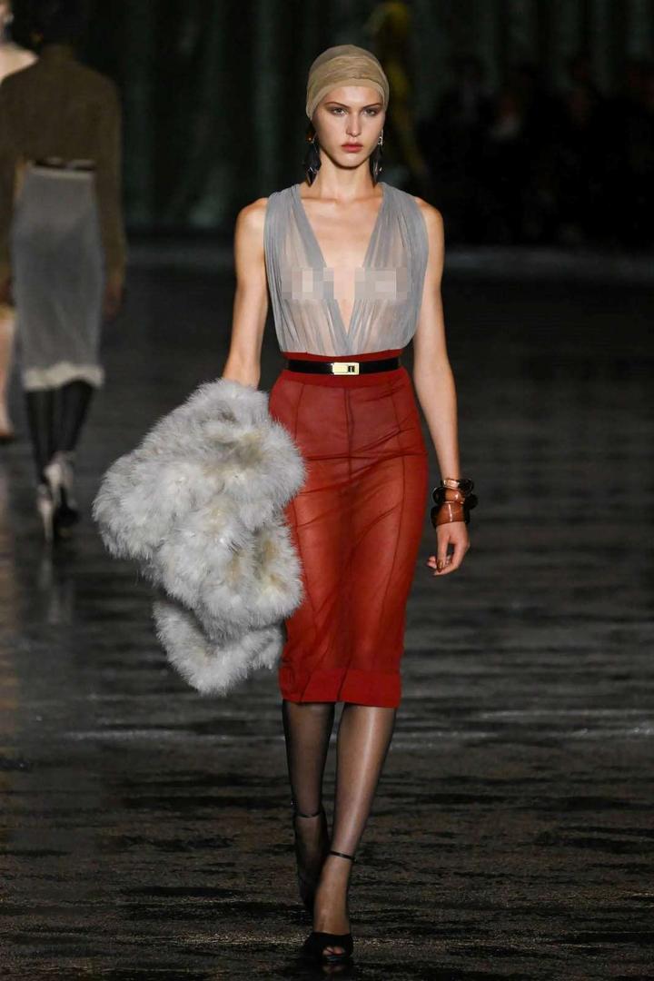 Desfile de Saint Lauren FW 24-25