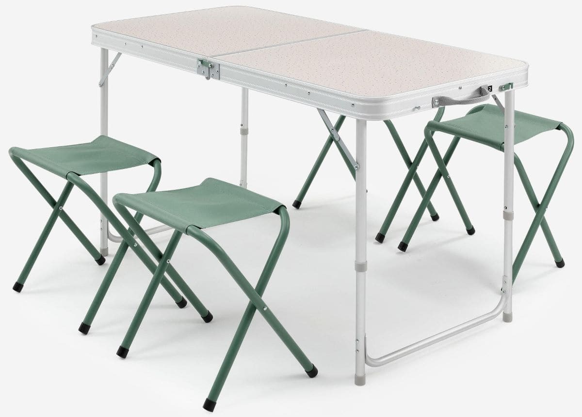Mesa plegable de camping 4-6 personas con 4 taburetes Quechua de Decathlon