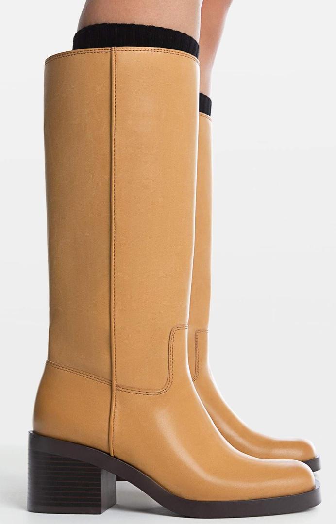 Botas altas tacón estilo camperas de Stradivarius