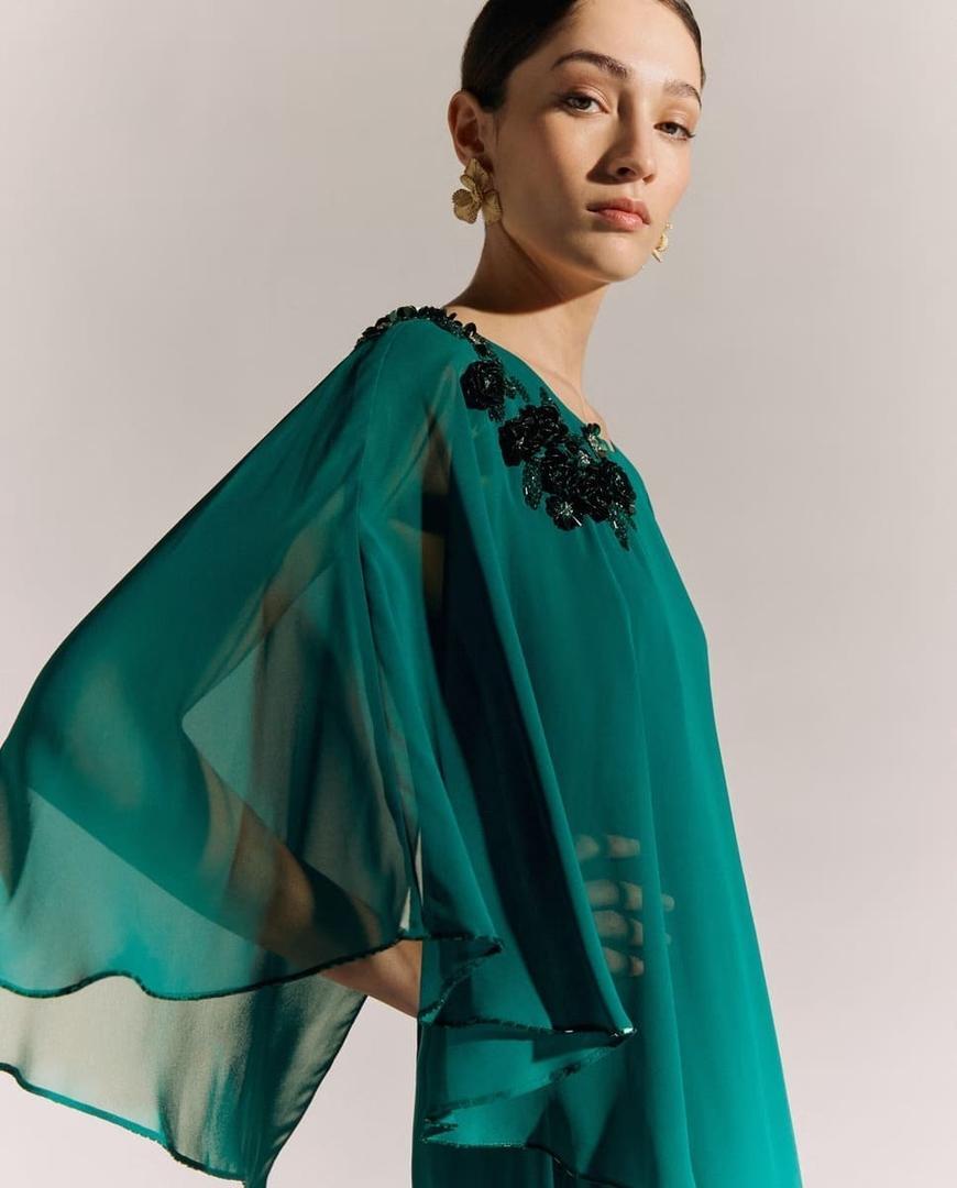 El mono largo con capelina Woman Fiesta de El Corte Inglés