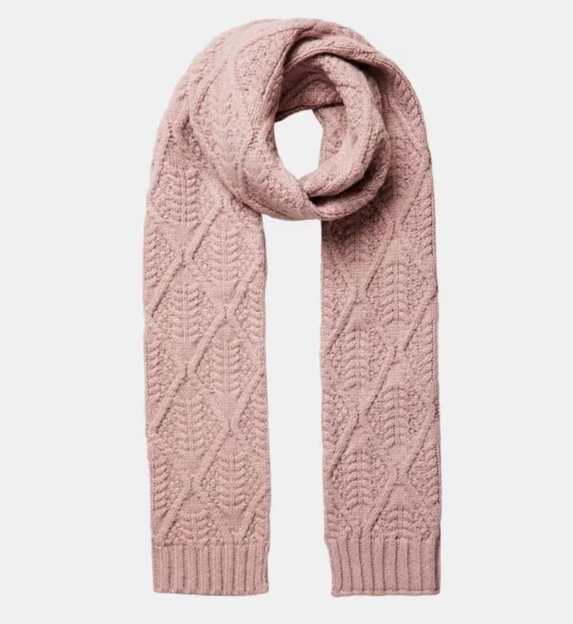 Bufanda con punto de rombos, Pieces