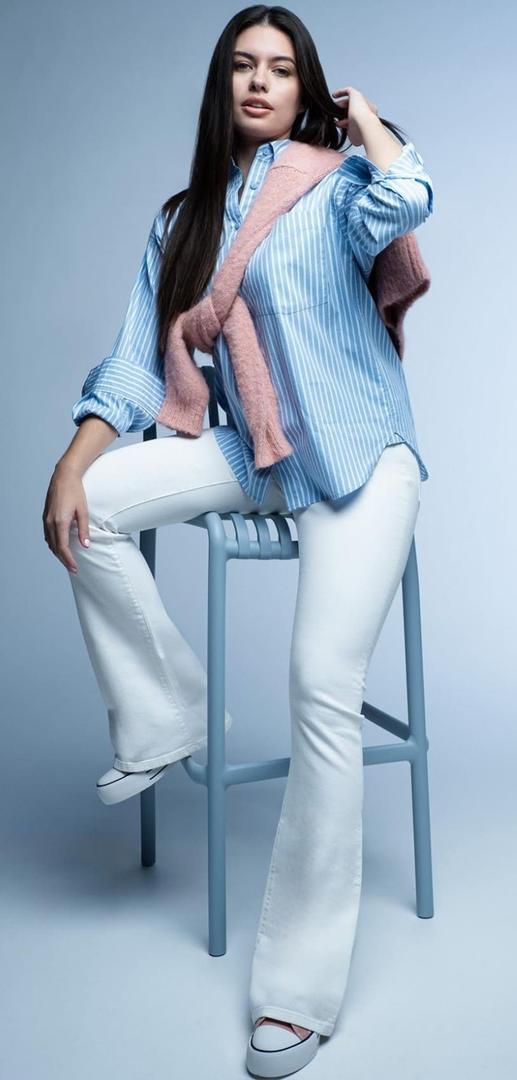 Look 1 de Carrefour: jersey, pantalón vaquero largo skinny y botas de lona