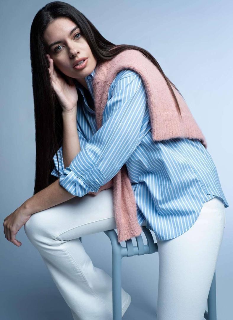 Look 1 de Carrefour: jersey, pantalón vaquero largo skinny y botas de lona