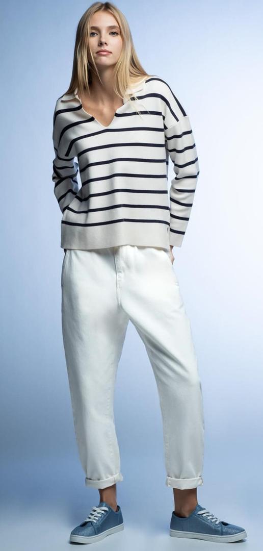 Look 10 de Carrefour: camiseta a rayas, pantalón vaquero de algodón y zapatillas de lona