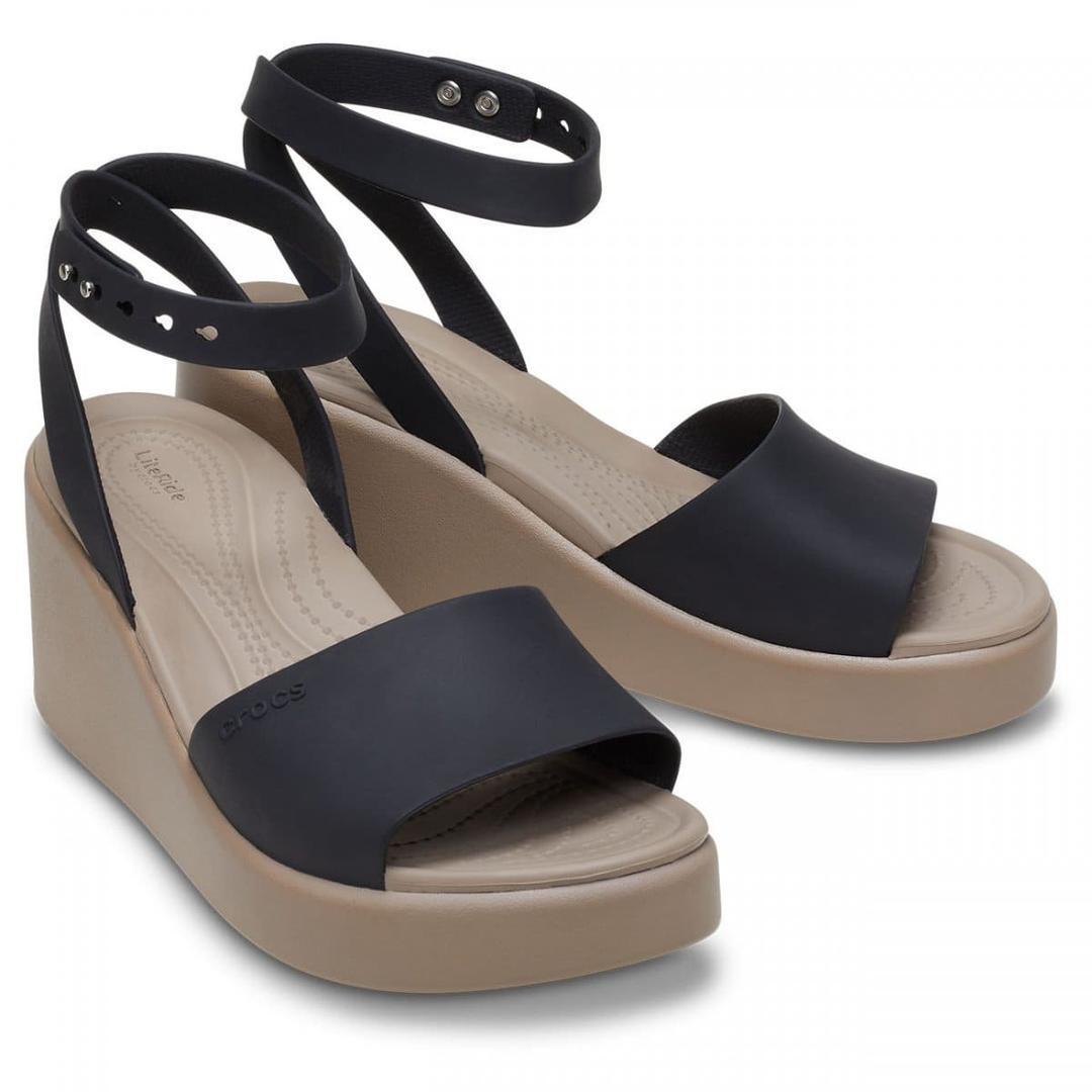 Las nuevas sandalias con cuña de mujer Brooklyn Strap W de Crocs