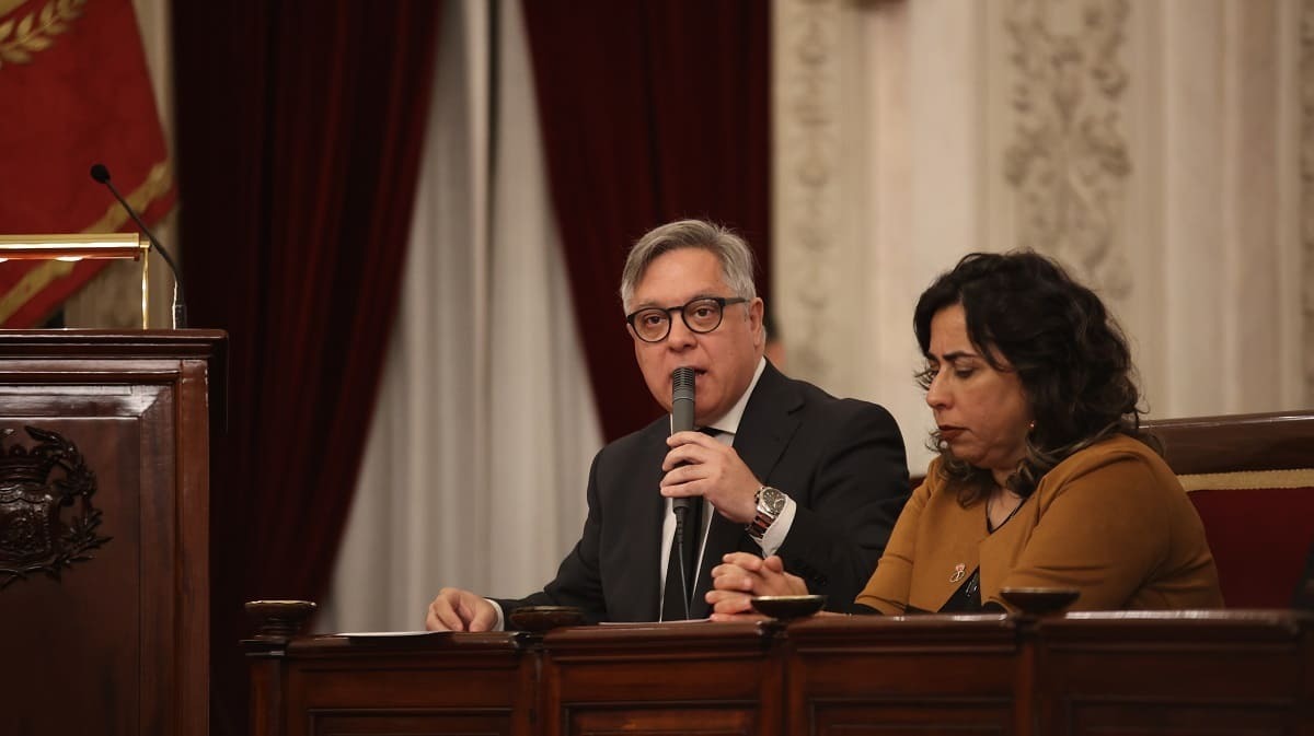 El portavoz socialista Óscar Torres durante su intervención | Foto: Cristo García para ElMIRA