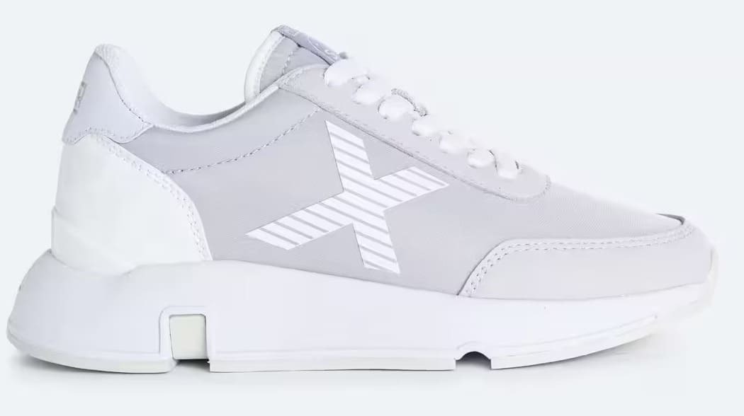 Las zapatillas casual Munich Versus para mujer de color plata en Decathlon
