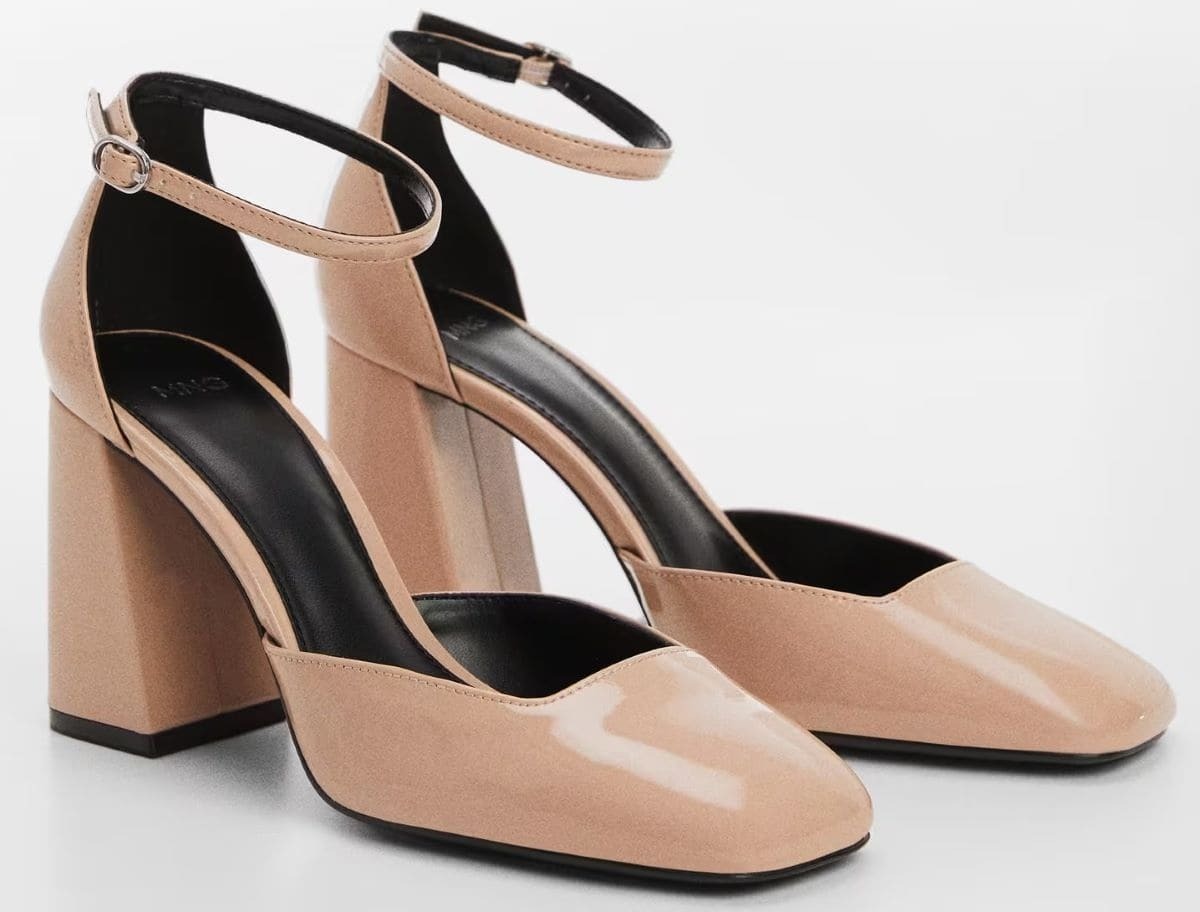 Zapato tacón efecto charol de Mango