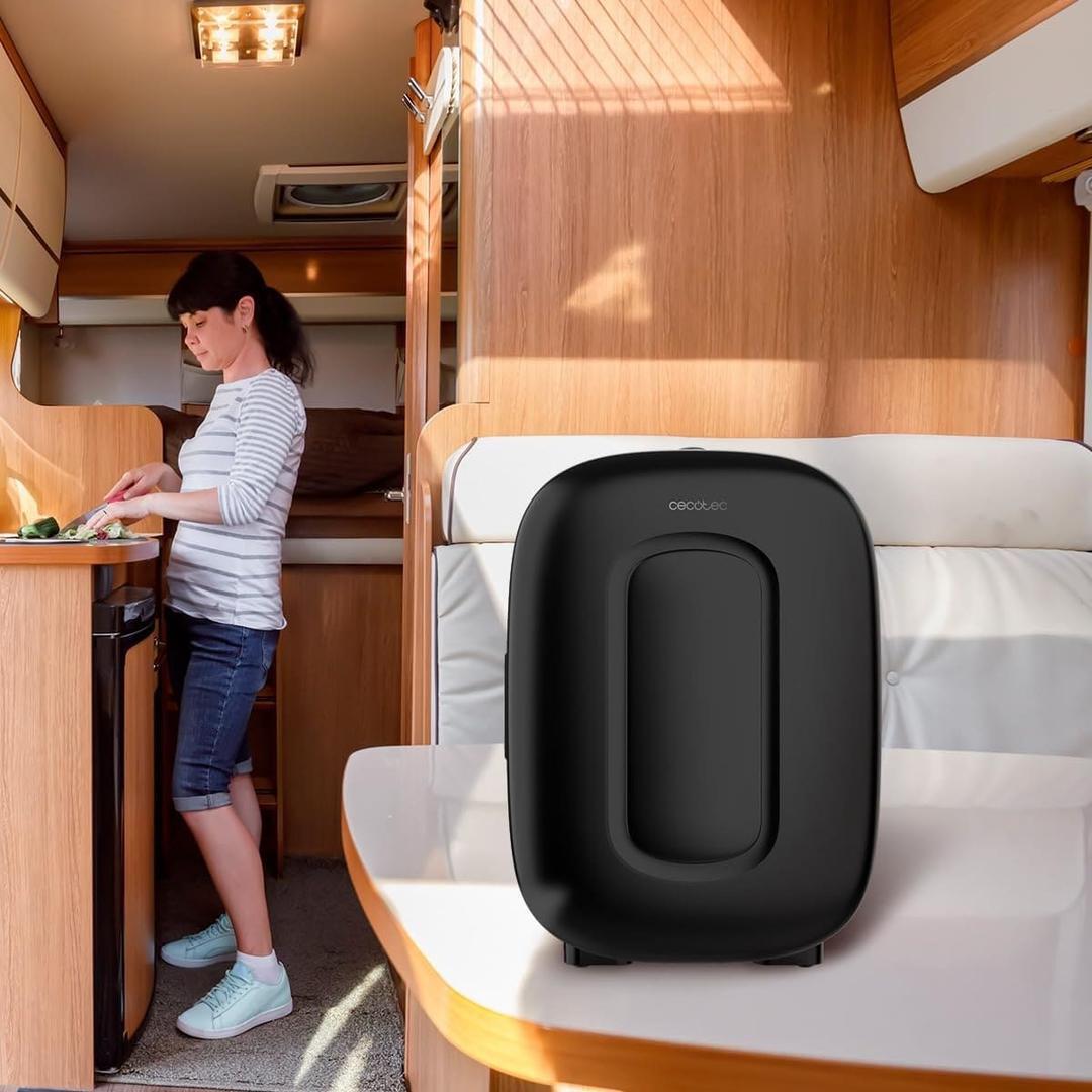 La mini nevera Bolero MiniCooling de 4 litros Bora Black de Cecotec en Amazon
