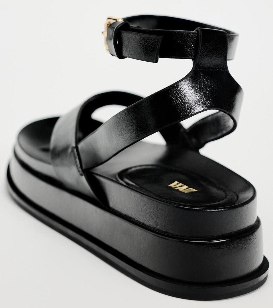 Las nuevas sandalias con plataforma y cierre de pulsera de Zara