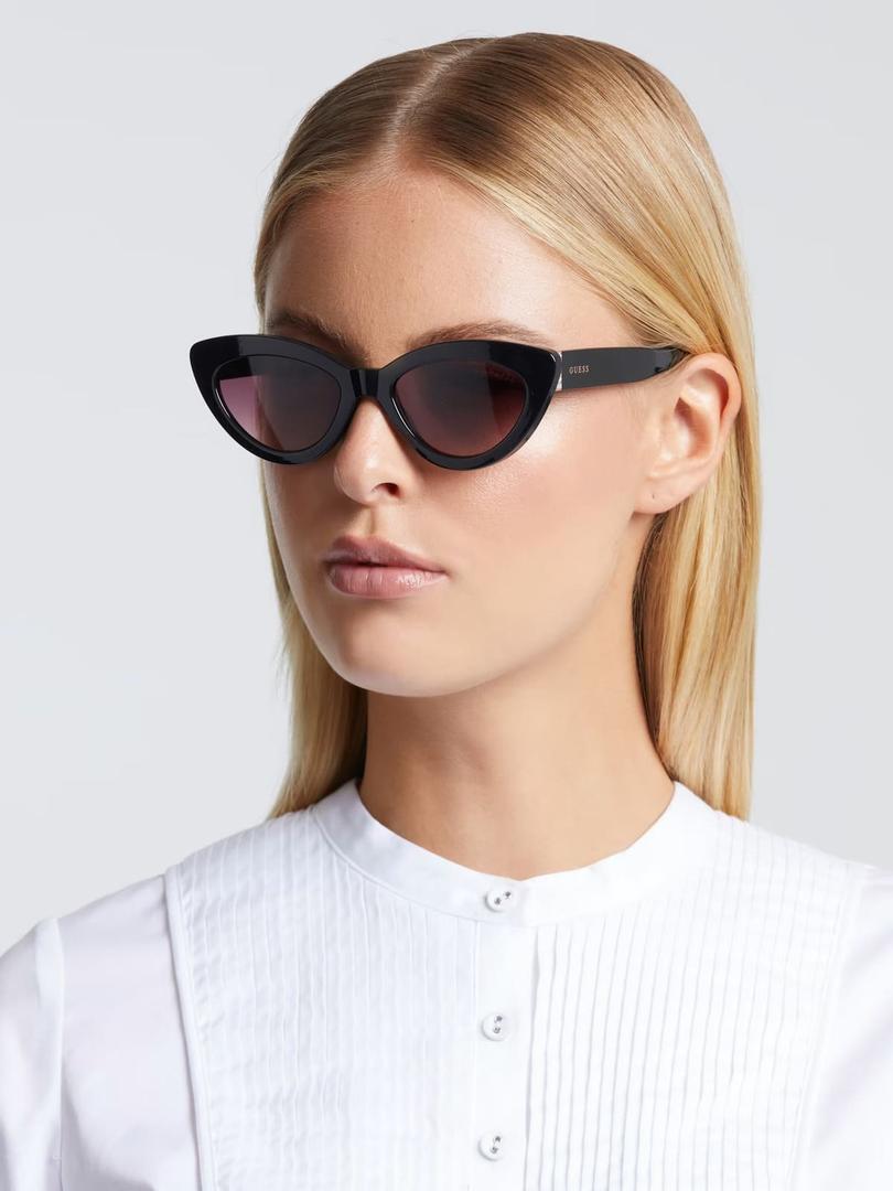 Las gafas de sol modelo gato de Guess