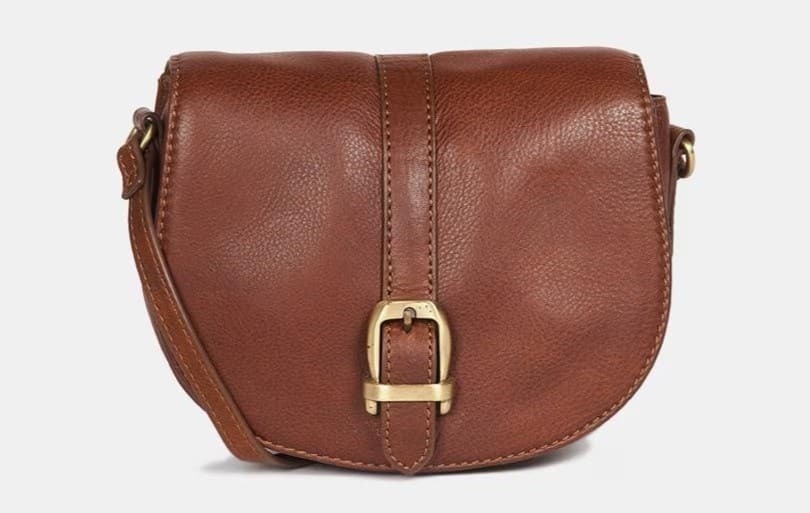 Bandolera mini Barbour con cierre de solapa