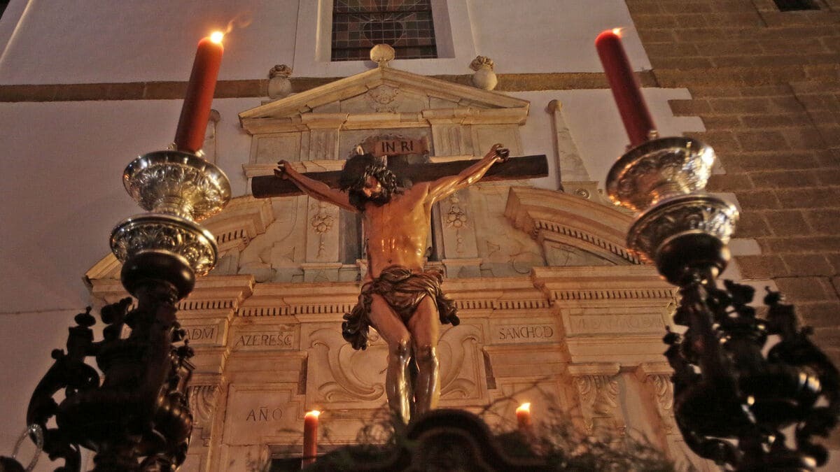 El Cristo de la Buena Muerte procesionará a oscuras todo el recorrido el Viernes Santo