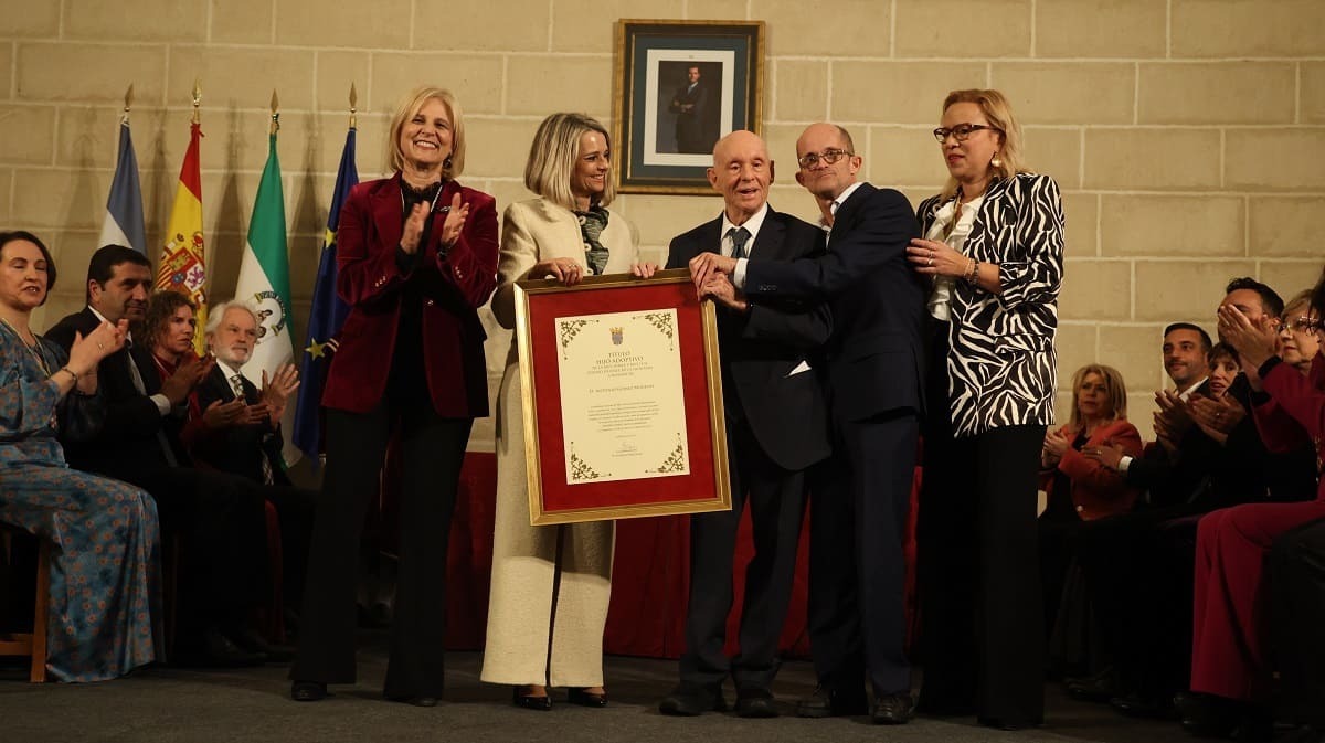 El acto se ha celebrado en los Claustros de Santo Domingo | Cristo García para ElMIRA