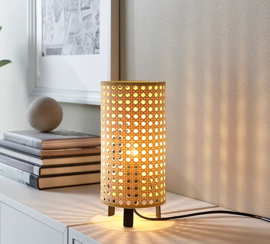 La lámpara de mesa SAXHYTTAN de IKEA