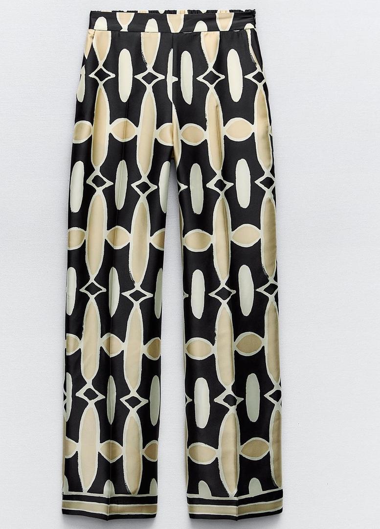 El pantalón con estampado geométrico de Zara