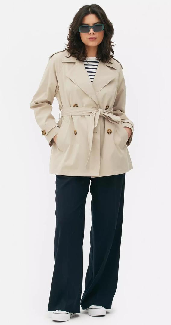 Gabardina corta de doble botonadura de Primark
