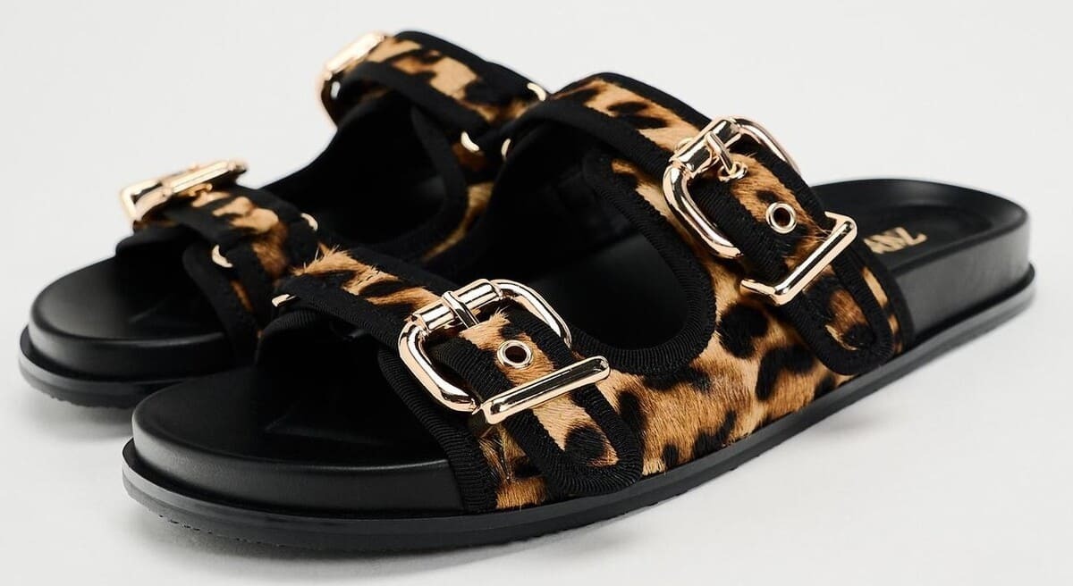 Sandalias planas de piel con hebillas