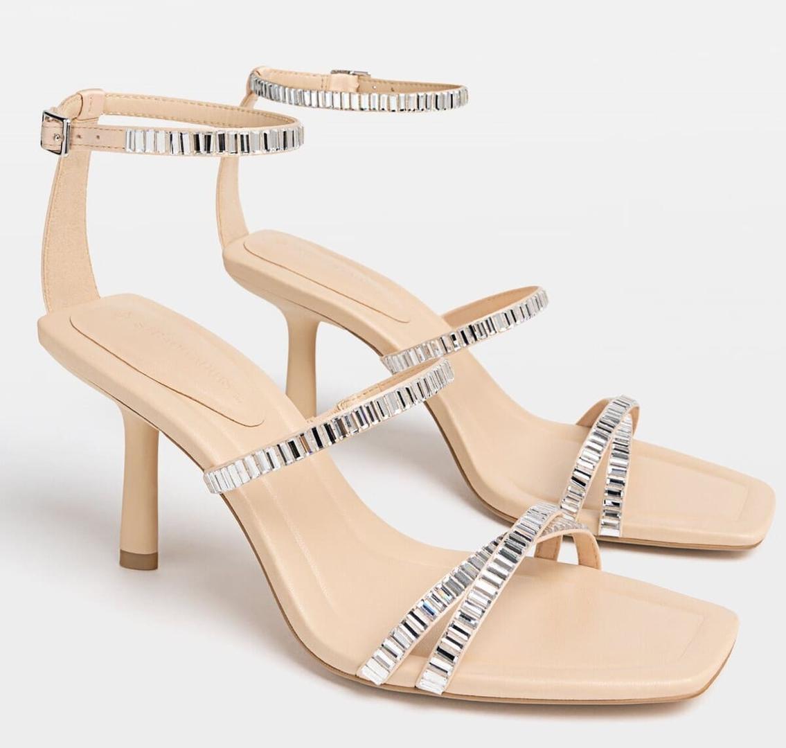 Sandalias de tacón con tiras efecto joya