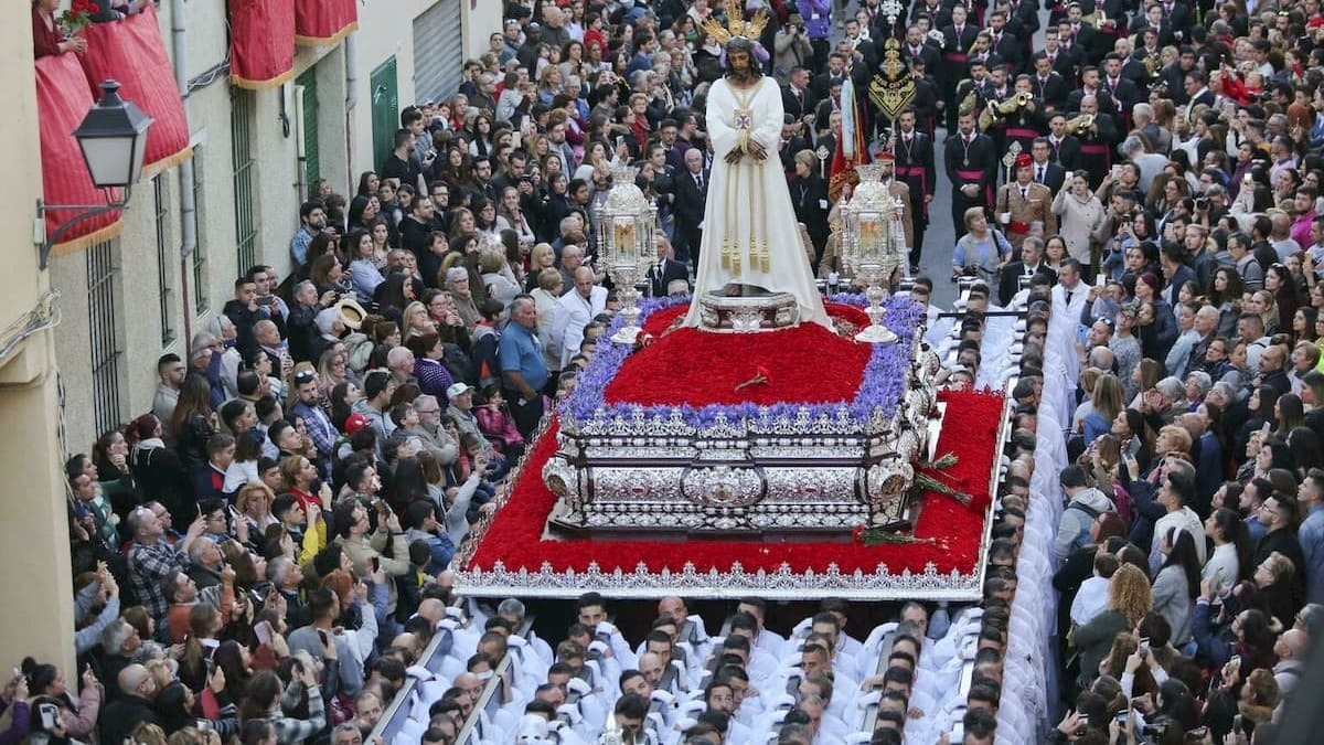 La imagen de Jesús Cautivo procesionando por Málaga