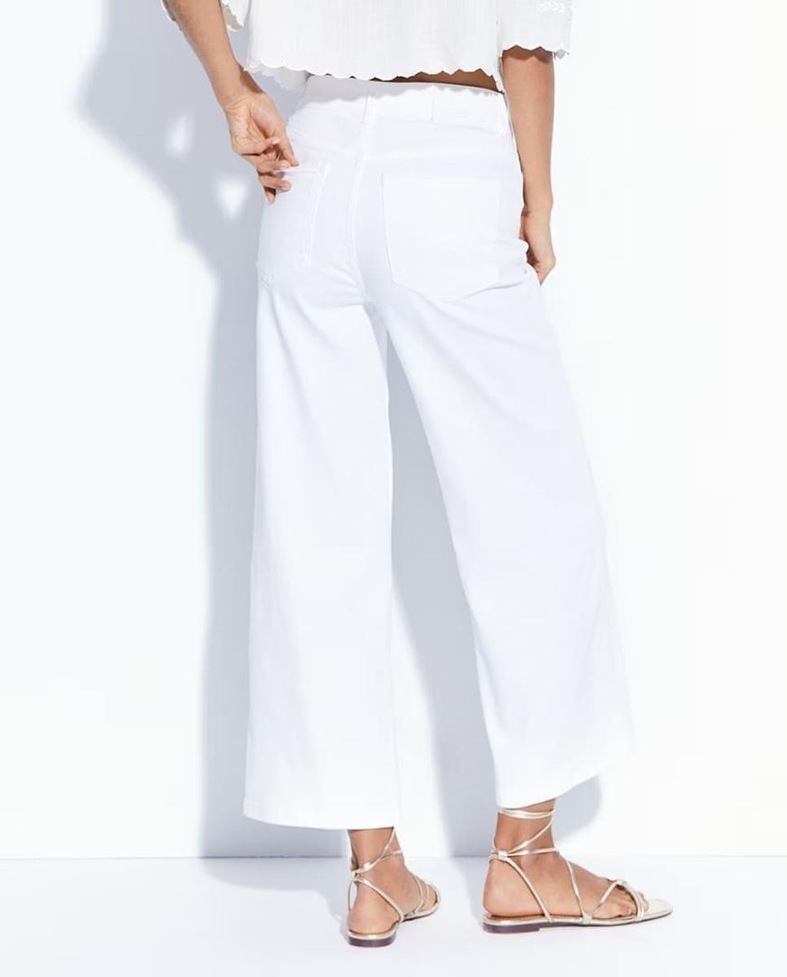 Los jeans slim culotte blancos de Sfera en El Corte Inglés