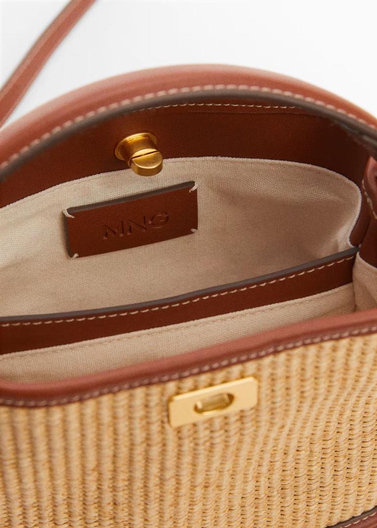 El bolso bucket efecto rafia de Mango