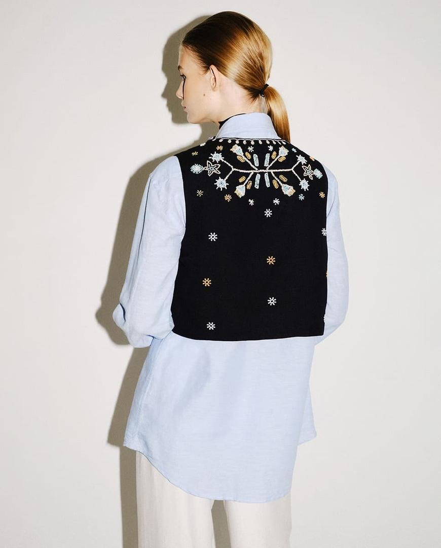 El nuevo chaleco bordado beads que parece un lienzo de Sfera en El Corte Inglés