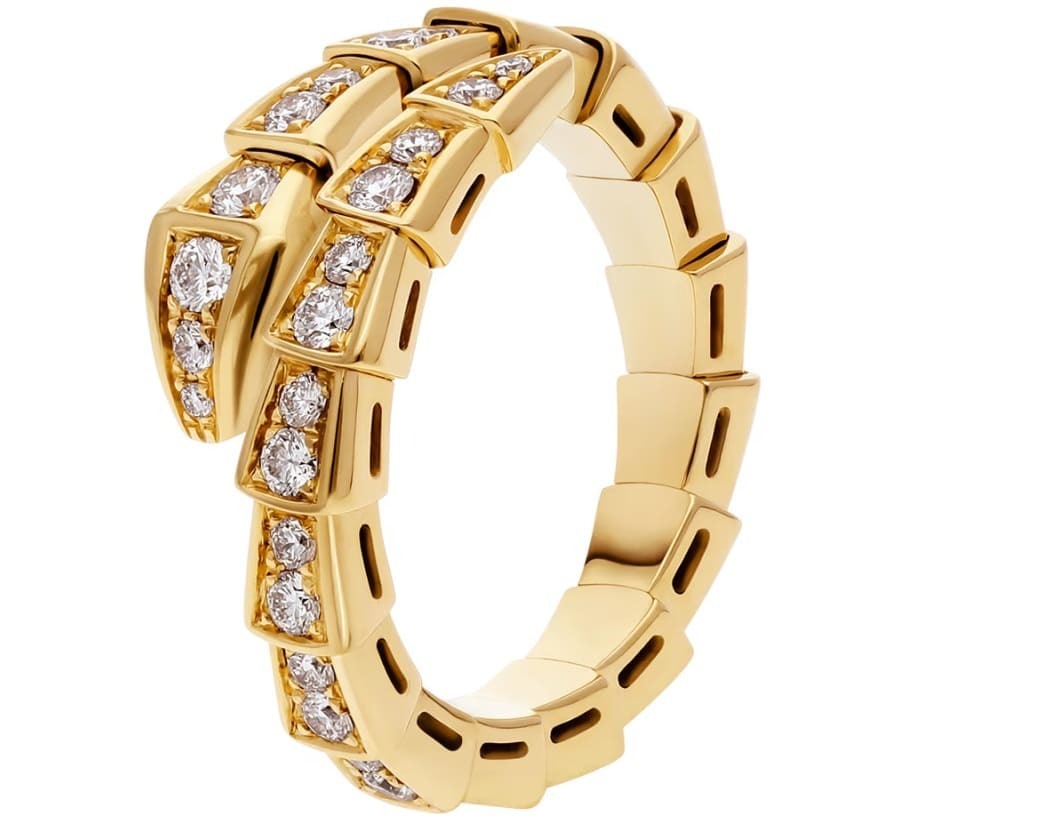 El anillo Serpenti Viper de oro y pavé de diamantes de Bulgari