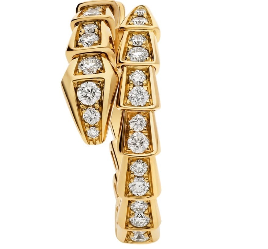 El anillo Serpenti Viper de oro y pavé de diamantes de Bulgari