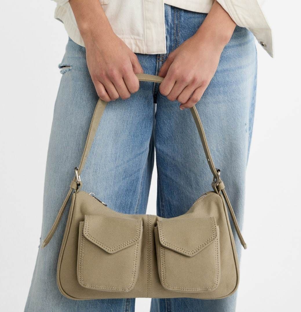 Bolso de hombros tejido bolsillos de Stradivarius