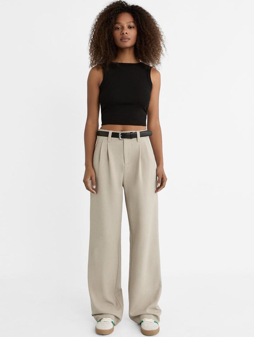 Pantalón de pinzas de pernera ancha de Stradivarius