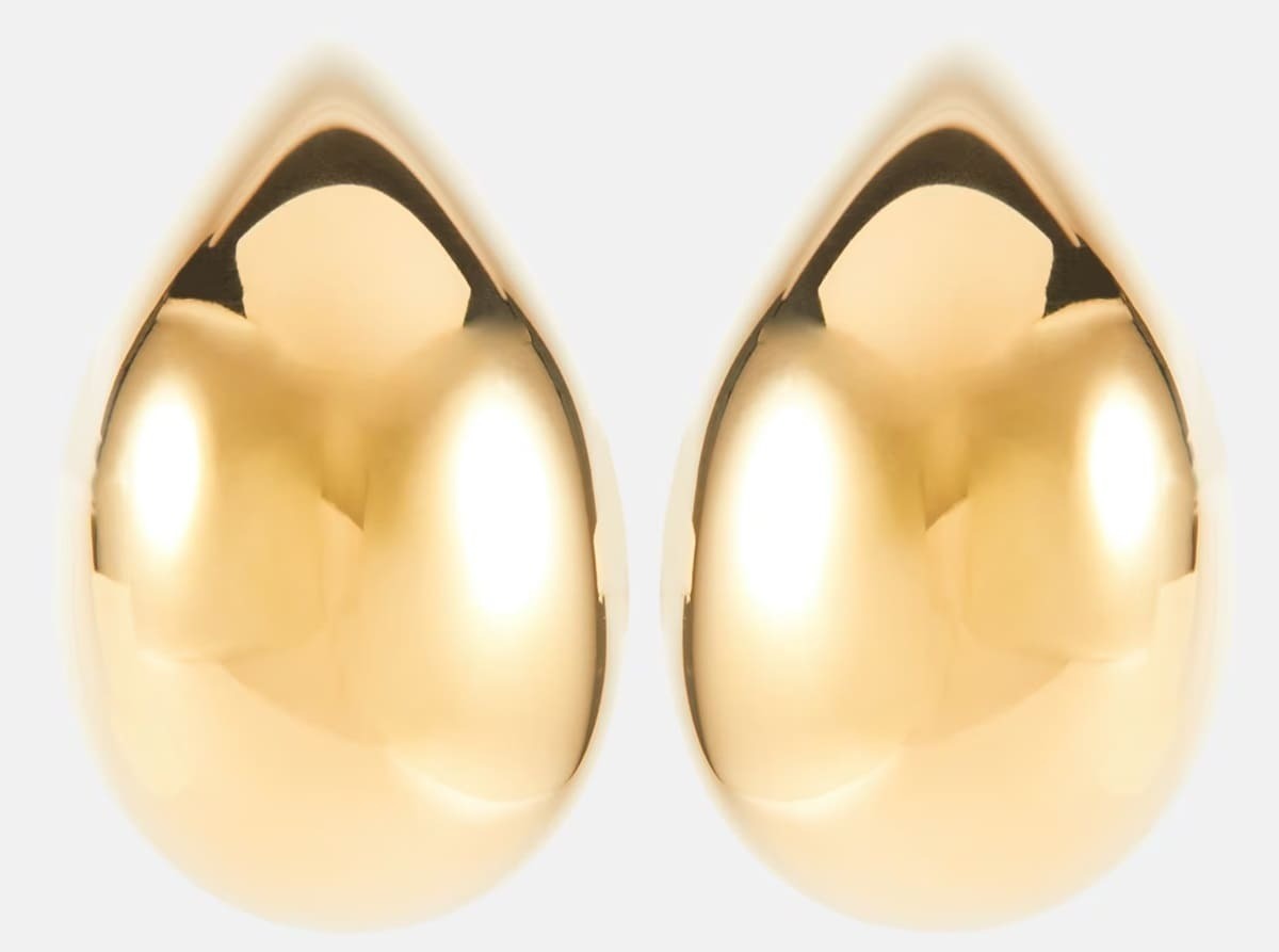 Pendientes de aro medialuna de plata bañado en oro de Bottega Veneta