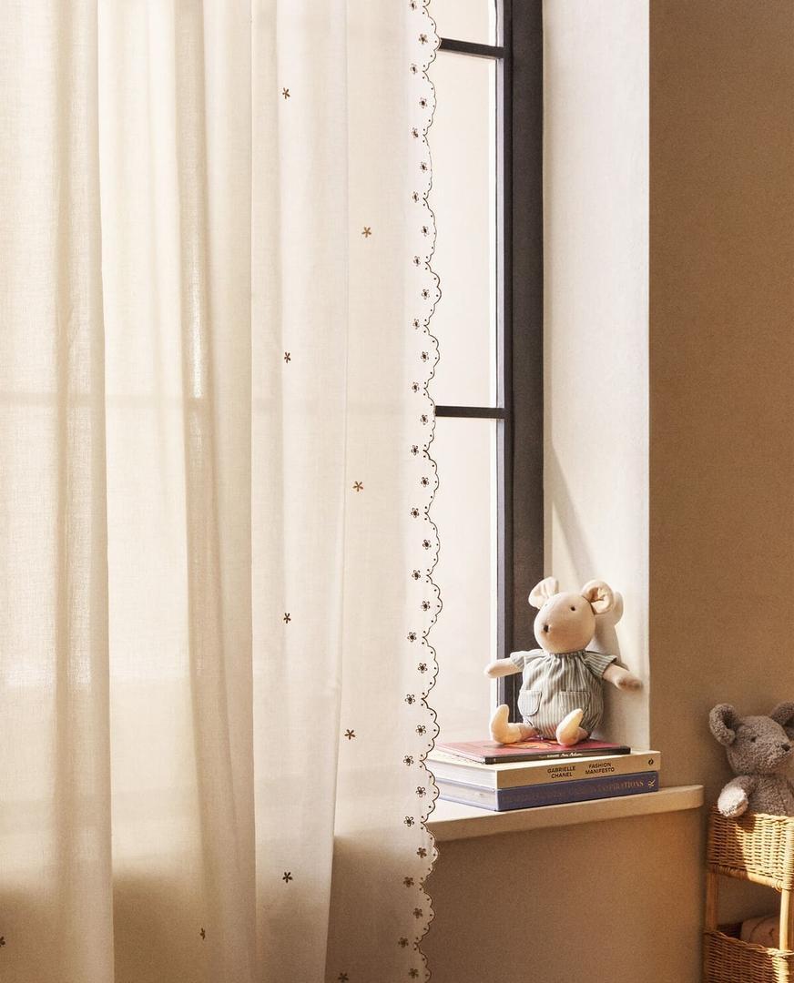 Cortina con bordados