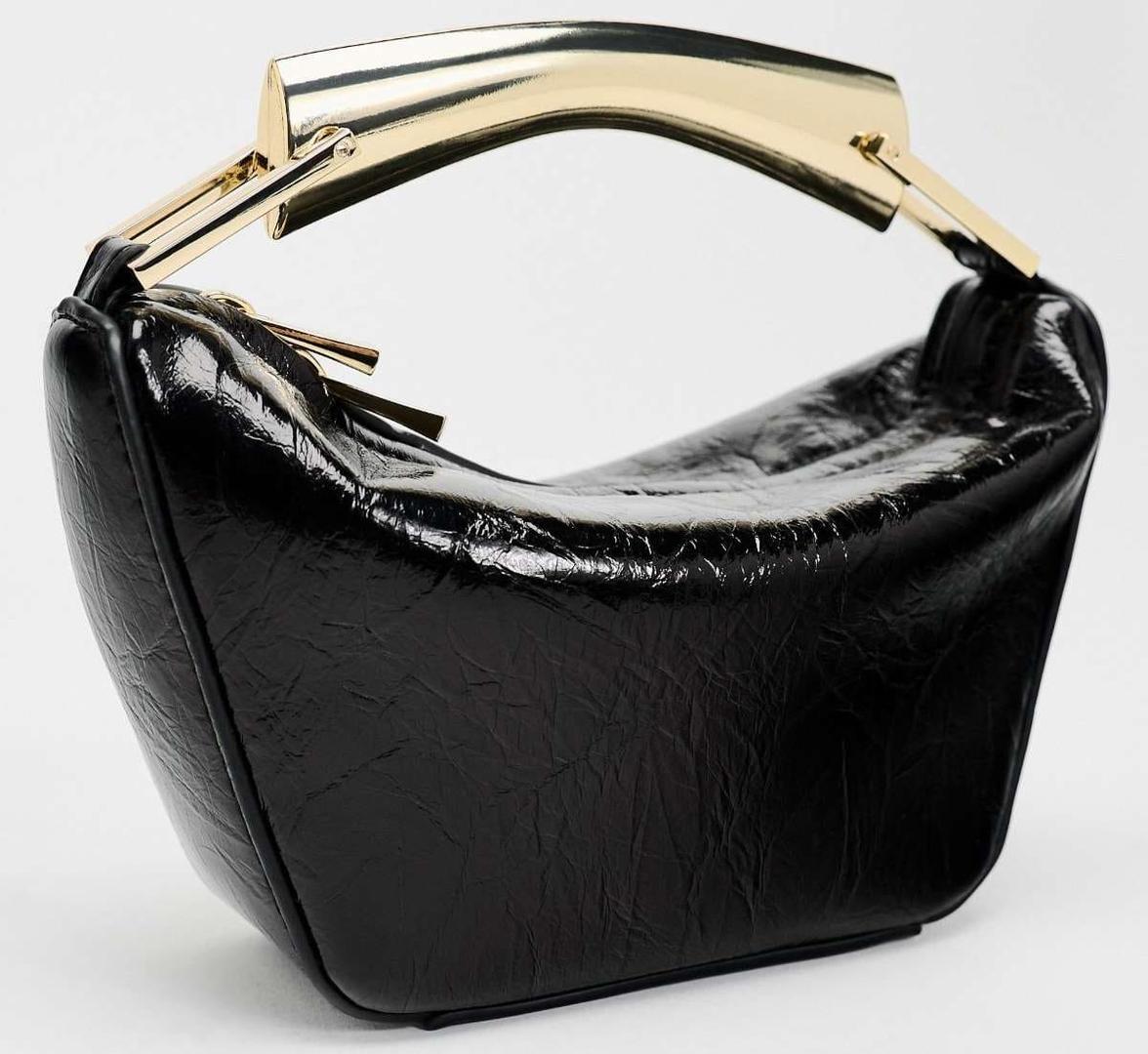 Bolso mini saca asa metálitca de Zara