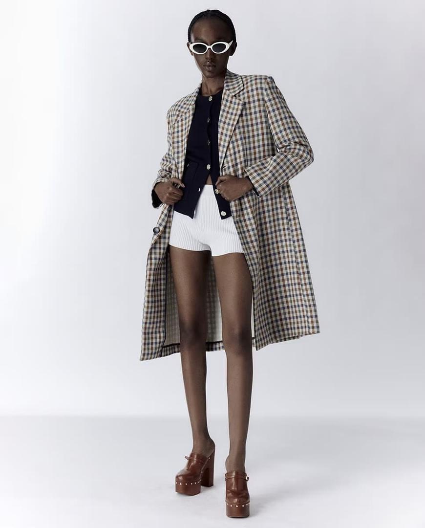 Abrigo con solapa de cuadros de Sfera en El Corte Inglés